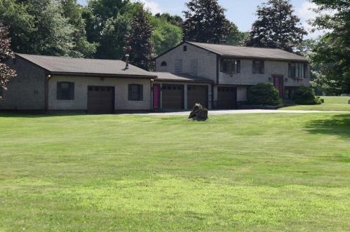 53 Pools Ln, Tiverton, RI 02878 exterior