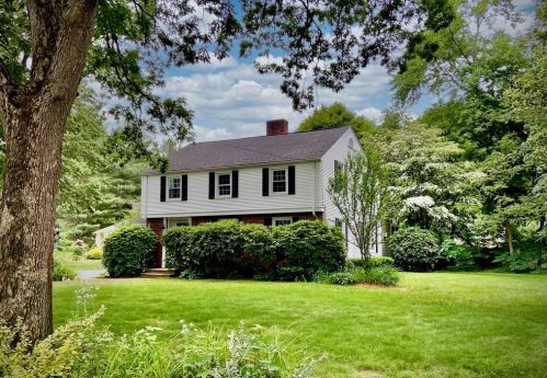 15 Dartmouth Rd, Longmeadow, MA 01106 exterior