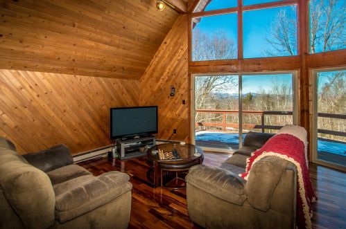62 Sunset Paradise Rd, Jefferson, NH 03583 exterior