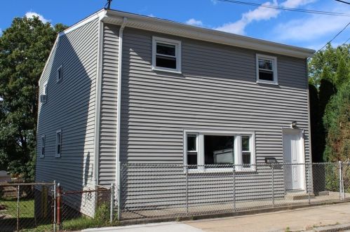 382 Tecumseh St, Fall River, MA 02721 exterior