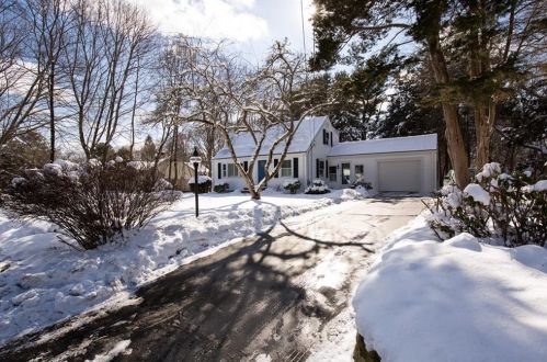 432 1St Ave, Warwick, RI 02818 exterior