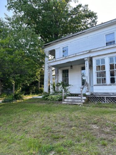 9 Baker St, Richmond, ME 04357 exterior