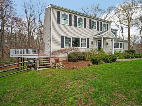 9 Nursery Ct, Norwalk, CT 06850 exterior