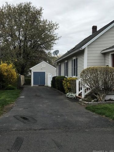 38 Fairview Ave, Bristol, CT 06010 exterior