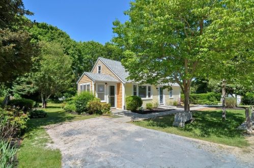 55 Boxwood Cir, Falmouth, MA 02540 exterior