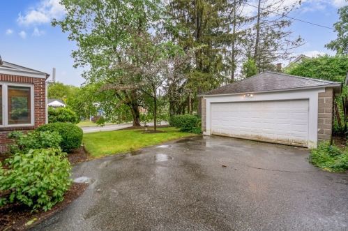 1 Waconah Rd, Worcester, MA 01609 exterior