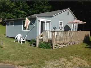 6 Lakeview Ave, Chester, CT 06412 exterior