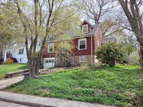 32 Indian Lake Pkwy, Worcester, MA 01605 exterior