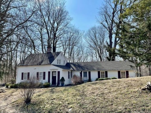 18 Sherman St, Sandy-Hook, CT 06482 exterior