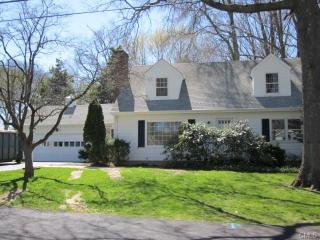 71 Arrowhead Pl, Stratford, CT 06614 exterior