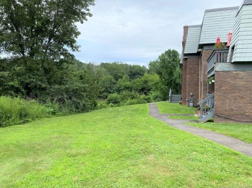 111 Trolley Crossing Ln, Middletown, CT 06457 exterior
