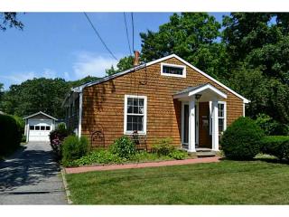 83 Walnut Rd, Barrington, RI 02806 exterior