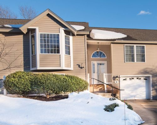 6 Maplevale Rd, East Kingston, NH 03827 exterior