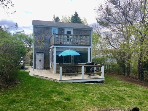 1 Dexter Ave, Sandwich, MA 02563 exterior