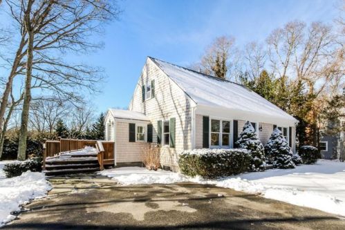 133 Braeside Rd, Falmouth, MA 02540 exterior