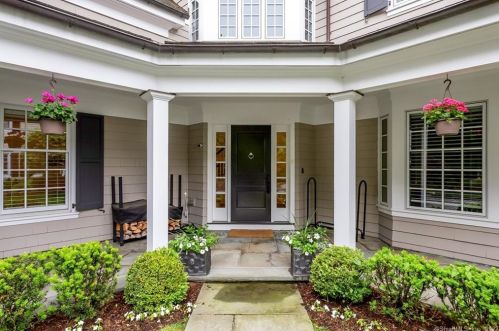 2 Harbor Bluff Ln, Norwalk, CT 06853 exterior