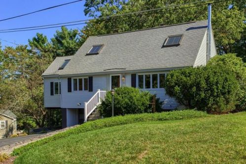 11 Hilltop Rd, Billerica, MA 01821 exterior