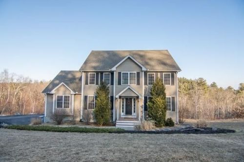 28 Longview Cir, Pelham, NH 03076 exterior