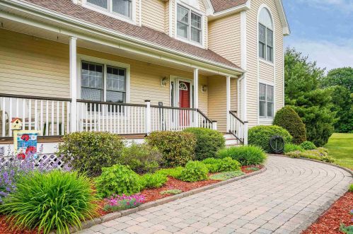 5 Macintosh Dr, Londonderry, NH 03053 exterior