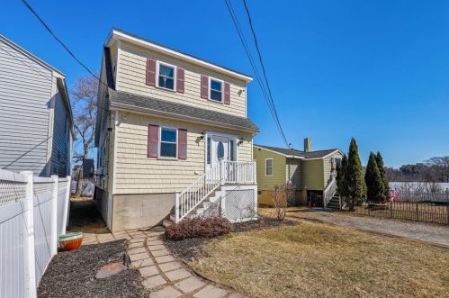 26 Oakhurst Ter, North-Reading, MA 01864 exterior
