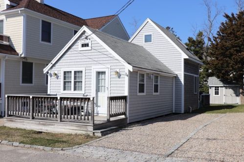 24 Wilsons Grv, Mashpee, MA 02649 exterior