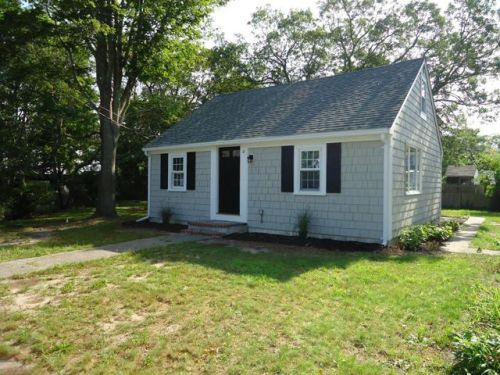 18 Brookshire Rd, Hyannis, MA 02601 exterior