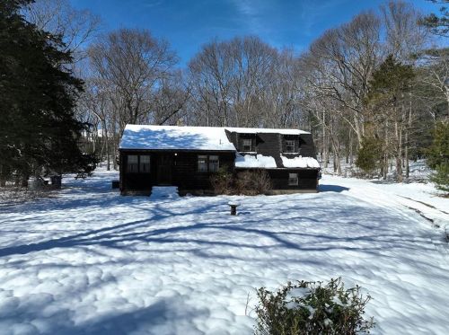 77 Tillinghast Rd, East Greenwich, RI 02818 exterior