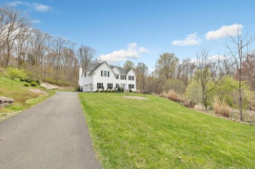39 Block Farm Rd, Upper-Stepney, CT 06468 exterior