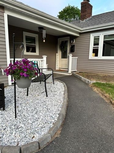 20 Honeysuckle Rd, Warwick, RI 02888 exterior