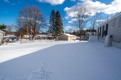 14 Mildred Ave, Raymond, NH 03077 exterior