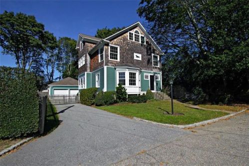 12 Annandale Ter, Middletown, RI 02840 exterior