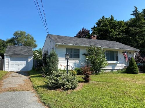 317 Ives Rd, Warwick, RI 02818 exterior