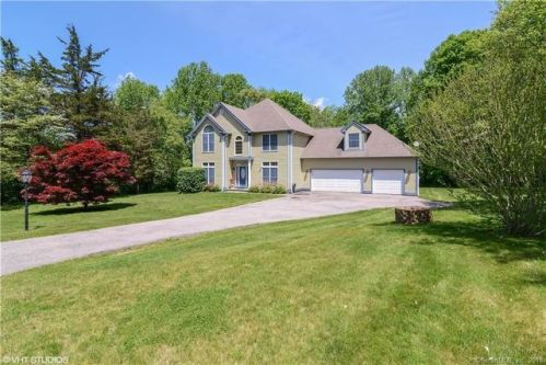 7 Wicklow Turn, Gales Ferry, CT 06339 exterior