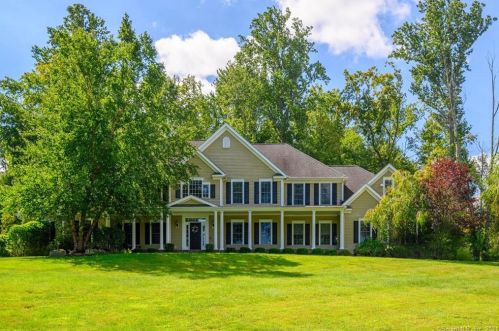 3 Winter Ridge Rd, Sandy Hook, CT 06482 exterior