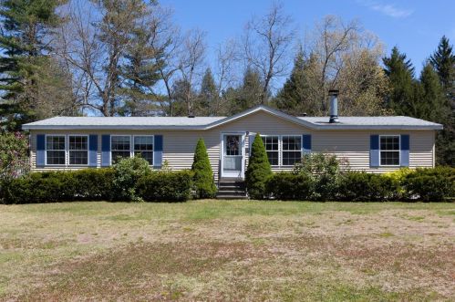 13 Danville Rd, Plaistow, NH 03865 exterior