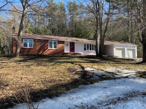 57 Leighton Brook Dr, Chichester, NH 03234 exterior