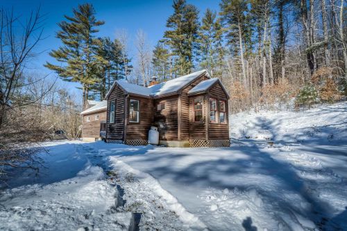 386 Dustin Tavern Rd, Weare, NH 03281 exterior