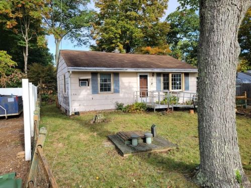25 Dock Dr, Sandy-Hook, CT 06482 exterior