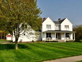 4 Strawberry Ln, Enfield, CT 06082 exterior
