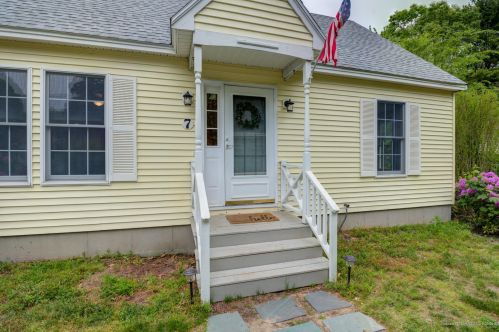 7 Smith Ave, Old-Orchard-Beach, ME 04064 exterior