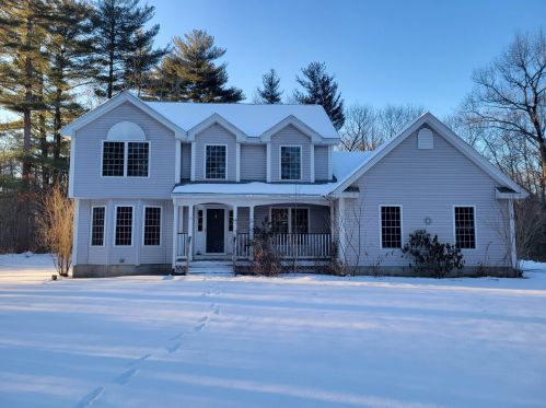 19 Connemara Dr, Chichester, NH 03234 exterior