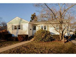 12 Winifred Ave, Warwick, RI 02889 exterior
