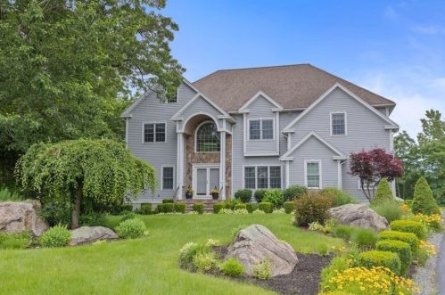 10 Stagecoach Ln, South Lynnfield, MA 01940 exterior