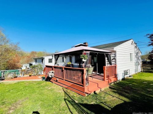 9 Golden Rod Dr, Ansonia, CT 06401 exterior
