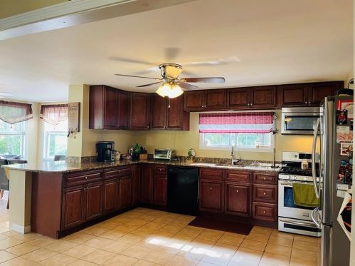 40 Aborn Ave, Cumberland, RI 02864 exterior