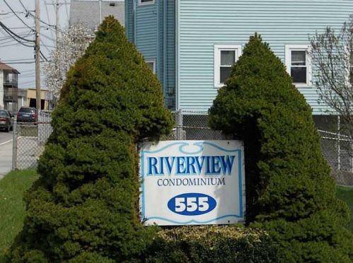 555 Diamond Hill Rd, Woonsocket, RI 02895 exterior
