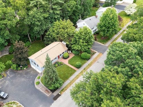 17 Cannon Dr, Nashua, NH 03062 exterior