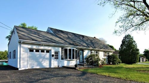 15 Heron Rd, Enfield, CT 06082 exterior