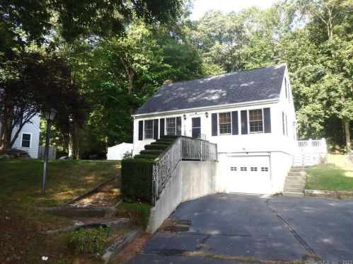503 Boston Post Rd, Waterford, CT 06385 exterior