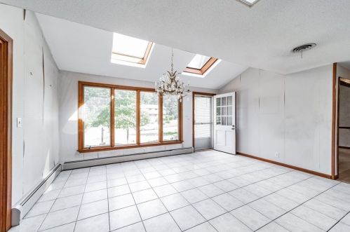 262 Steiger Dr, Westfield, MA 01085 exterior